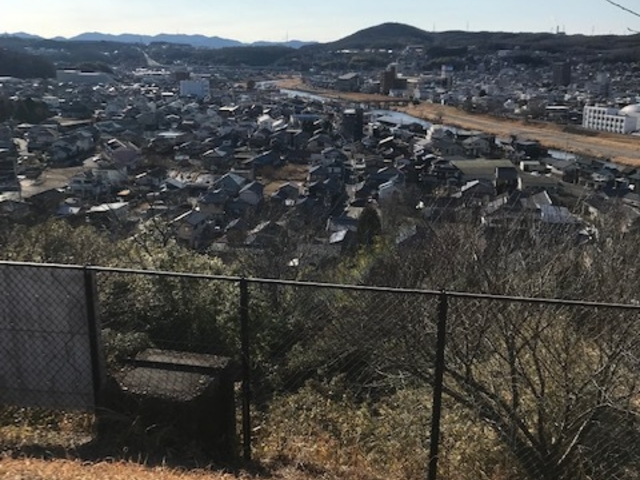 城跡からの景色です。思っているよりも開けています。_高山城跡