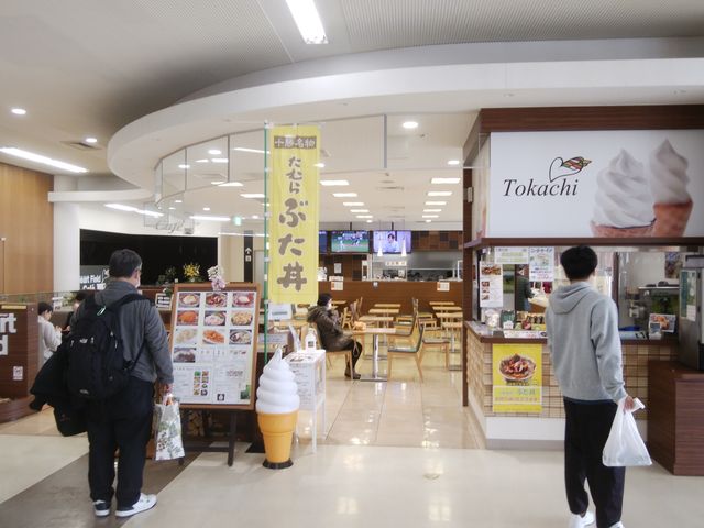 空港二階には豚丼を頂けるお店もありました。_とかち帯広空港観光案内所
