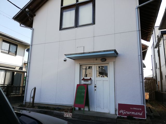 一見普通のおうち、小さな看板を見逃さないように。_アットグルマン