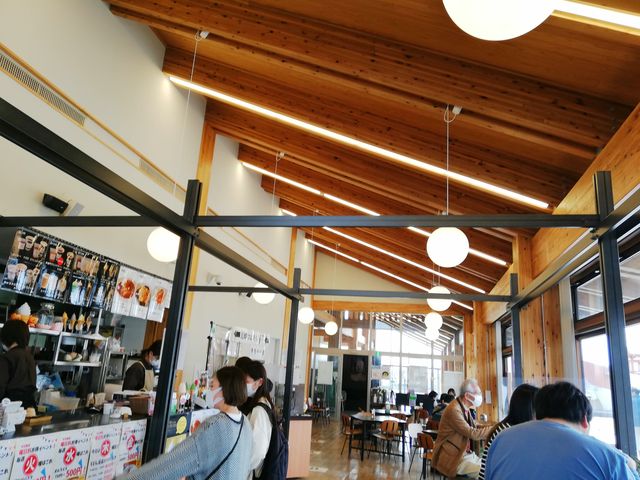 明るい店内_朱雀門ひろば