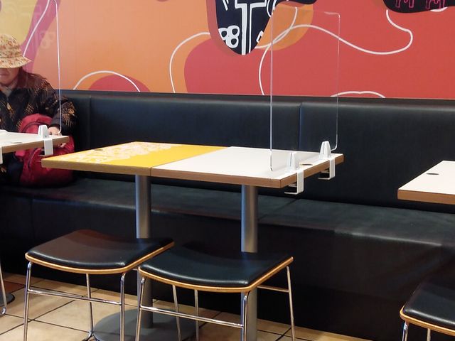 ベンチシート_マクドナルド彦根ビバシティ店
