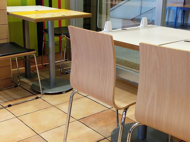 テーブル席_マクドナルド彦根ビバシティ店