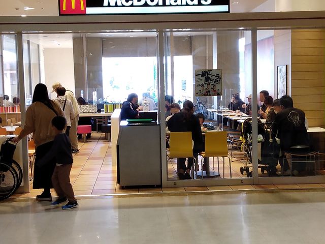 施設側出入り口_マクドナルド彦根ビバシティ店