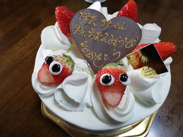 口を開けたイチゴがかわいらしい。_グリンデル・ベルグ 自治医大店