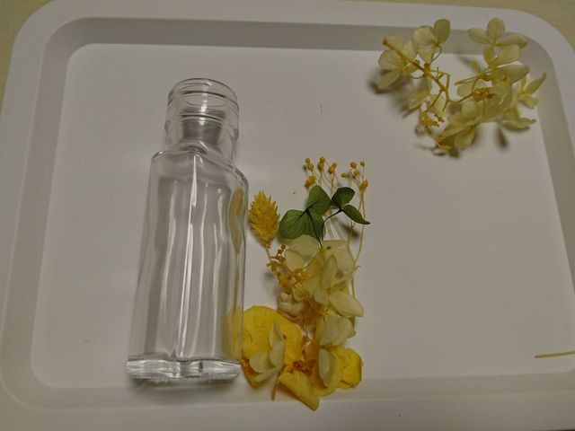 まず好きな材料を並べてみて_Flower Salon KACO
