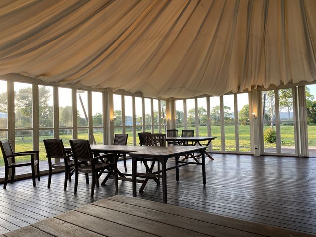 広大なロケーションにある里山ラウンジ_NEMU RESORT(ネムリゾート)