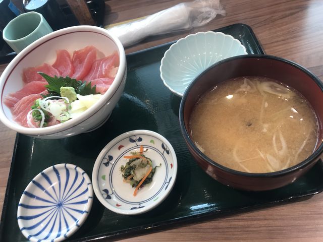 1800円
マグロ三昧_漁亭浜や