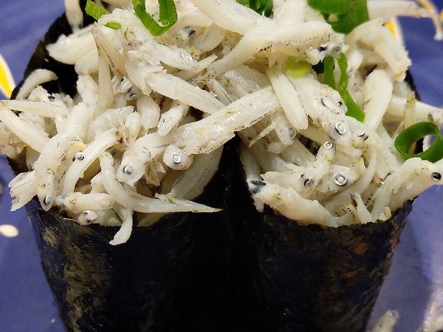 釜揚げしらす軍艦・160円_海鮮三崎港 鎌倉小町通り店