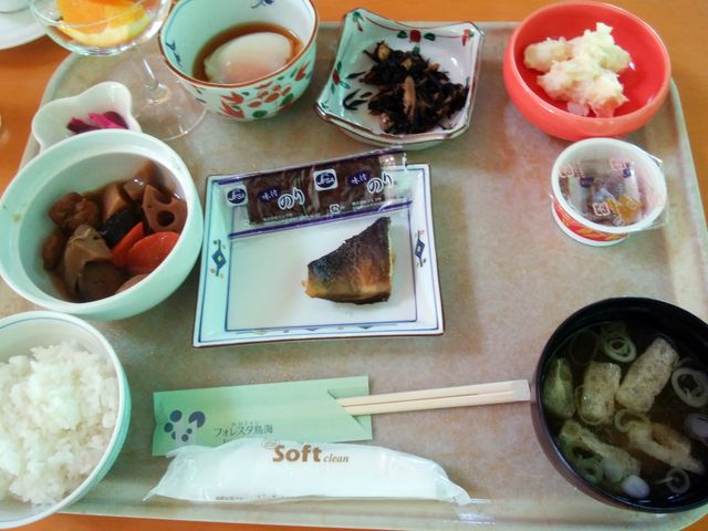朝食はセットメニューで和と洋から選べます。_鳥海 猿倉温泉 ホテルフォレスタ鳥海