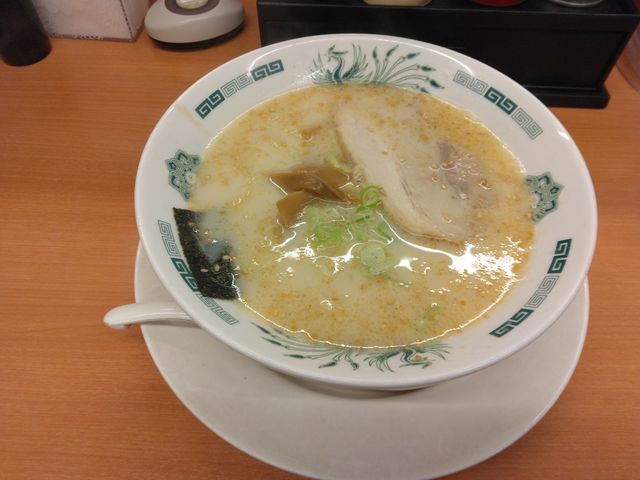 とってもおいしい「とんこつラーメン」でした。_熱烈 中華食堂 日高屋 西葛西北口店