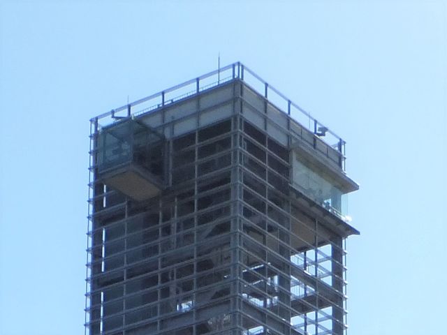 塔から飛び出している張り出し展望室_浜名湖ガーデンパーク展望塔