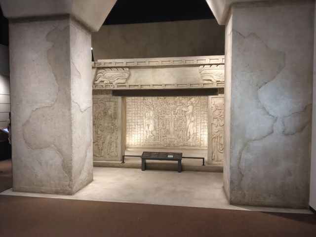 古代の壮大な建築物の模型がありました。_たばこと塩の博物館