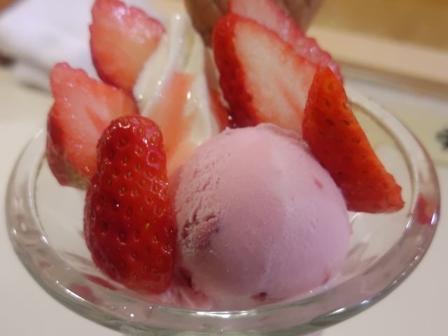 イチゴパフェ_どんぐり