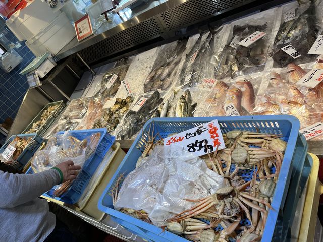 コッペ1850円 隣の松葉ガニは2万円_丹後の鮮魚屋橋立やまいち