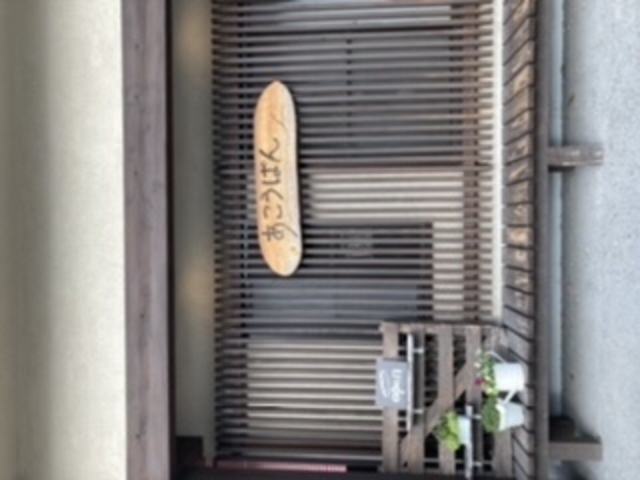 ひっくり返っちゃいましたが、ホンモノはきちんと建っていますよ>アタリマエダ_あこうぱん