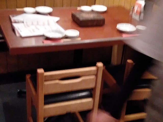 テーブル席_炭火焼肉酒家 びっくりや 大井町店