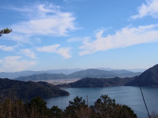 広場ごとに西側や東側が見えます。_沖島
