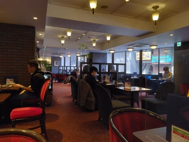 落ち着いた店内です。_喫茶室ルノアール 池袋サンシャイン60通り店