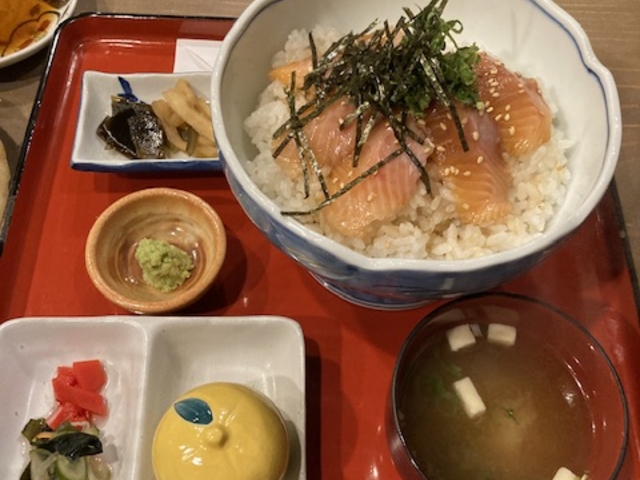 ビワマス丼_茂美志”や