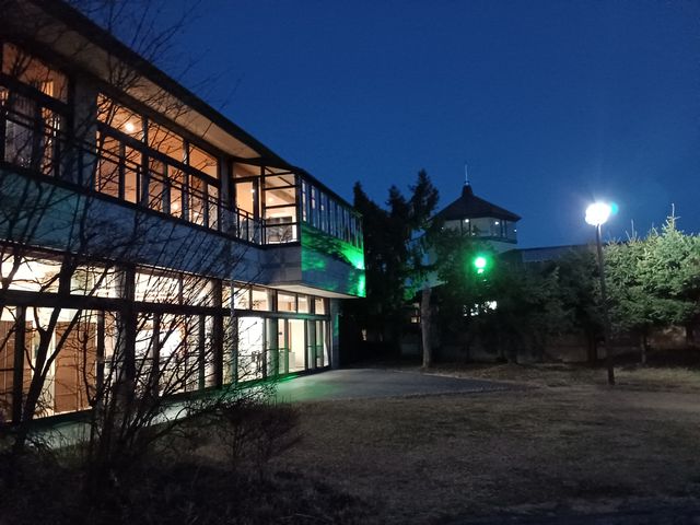 物産館と併設の湯楽里館大広間外観_湯楽里館物産センター