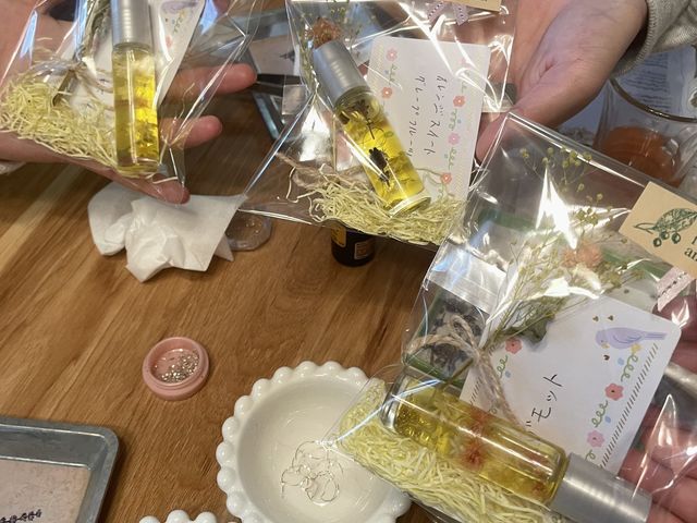 高校生、中学生の仲良し親戚仲間さんと春休みに体験でご来店。_ピアチェーレアロマスクール