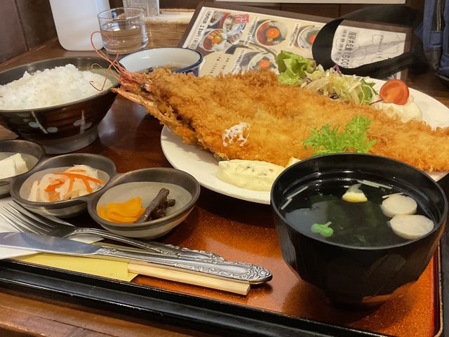 大きすぎる海老フライ_よし川