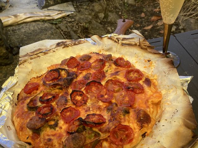 自宅で生地を作り車中で1次発酵。カリふわのピザ(旨し)_若杉楽園キャンプ場