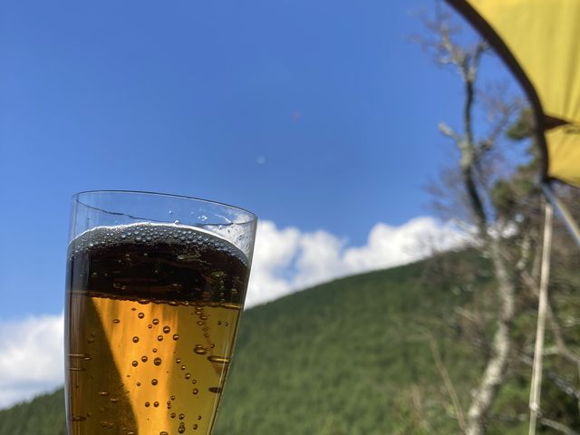 米の山テイクオフのパラグライダーがいっぱい飛んでてビール片手にズーと見てられました_若杉楽園キャンプ場