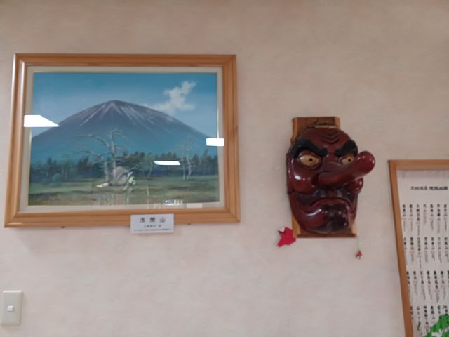 下駄箱前の大きな天狗_天狗温泉 浅間山荘
