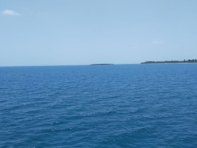 フェリーからの津堅島_津堅島