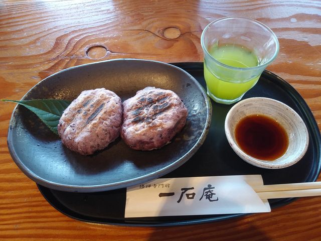 黒米餅。香ばしいです。_一石庵