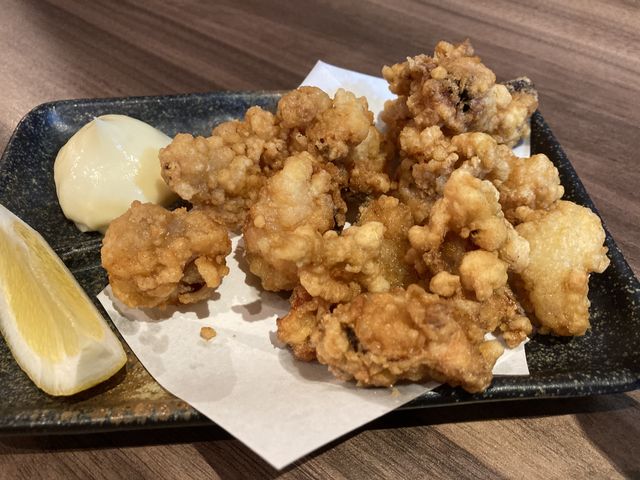 オシャレな店内で、料理はタコ唐揚とししゃもとても美味しかったです。_魚馬る 有楽町店