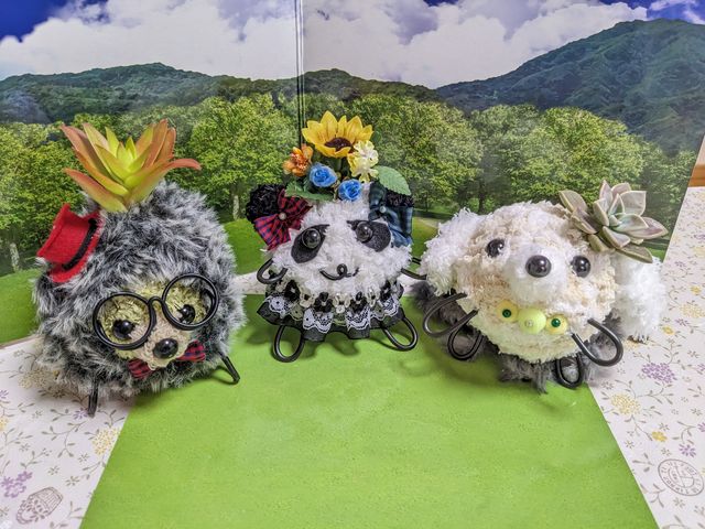 ←ハリネズミ?ママ作 参加できなかったパパをイメージ
↑パンダ 娘作
→愛犬 ママ作
_ハズキモスペット