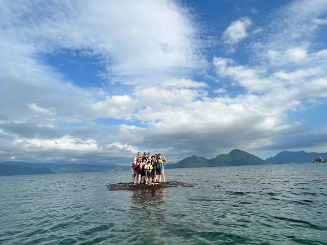 洞爺湖の湖の上に立ってる写真!!
すんごい滑るからめっちゃ足に力いれてるよ。_洞爺ガイドセンター