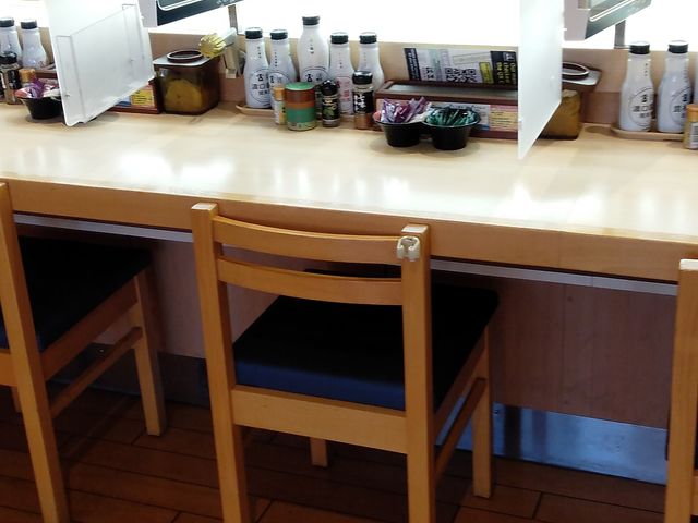 カウンター席_はま寿司 三島中央町店