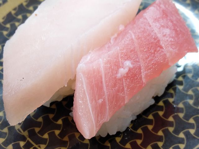 まぐろ二種盛り(まぐろ・とろびんちょう)・110円_はま寿司 三島中央町店