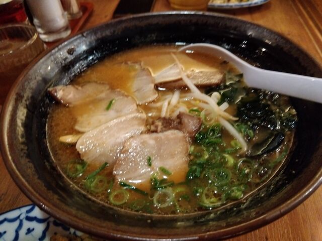 味噌チャーシュー麺で1000円くらいしましたが量はそれなりにあるんで。_河内らーめん喜神鳳アリオ店