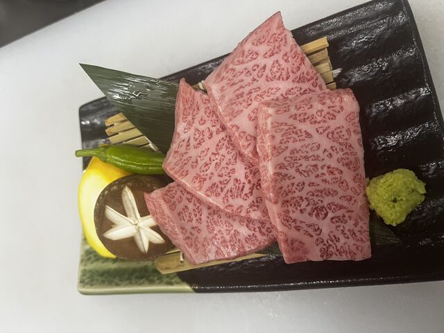 黒毛和牛霜降りカルビ税込1980円_焼肉 宮 焼津店