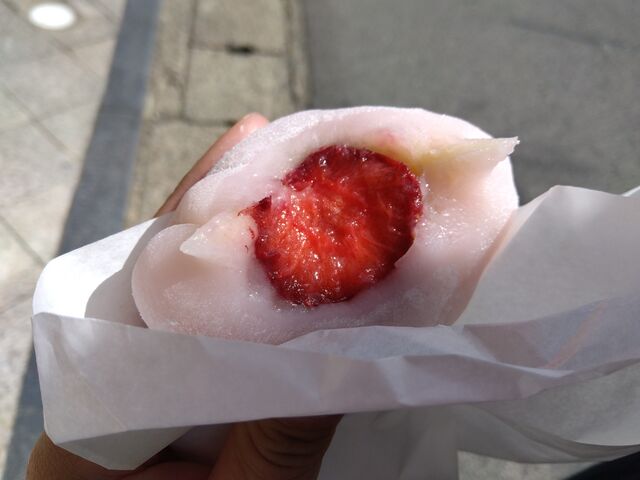 相方がかぶりついたのを慌てて撮ったんで笑。程よい甘さで美味。_みなとや