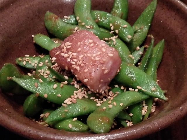 牛脂で炒めたコク旨枝豆_個室酒場まこと商店