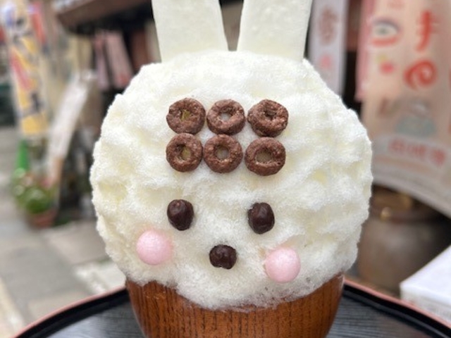 六文銭グルメ (かき氷です)
上田市の魅せるグルメ
白うさぎ真田丸(六文銭白うさぎ)
_甘味処雪屋Conco