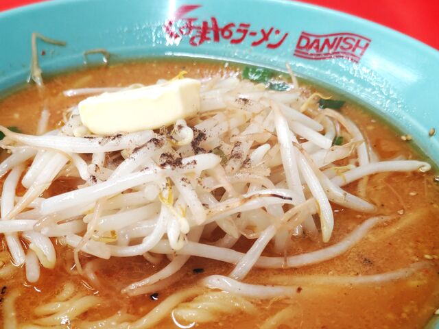 くるまやの味噌ラーメンにはバターがよく合う!_くるまやラーメン足立保木間店