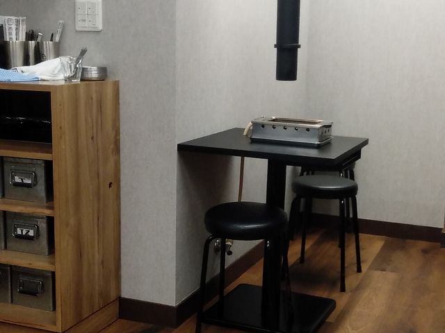 テーブル席_焼肉ホルモン西原商店