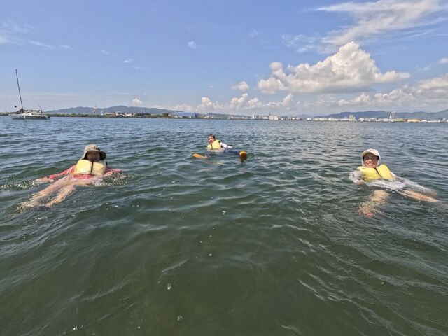 sup終了後のせっかくだから水遊び写真_Makanisurf