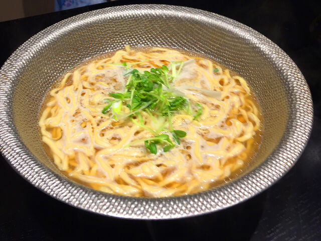 〆には「雑炊」と「沖縄そば」が選択できます(写真は沖縄そば)_しゃぶ邸 慶 那覇店 YOROKOBI
