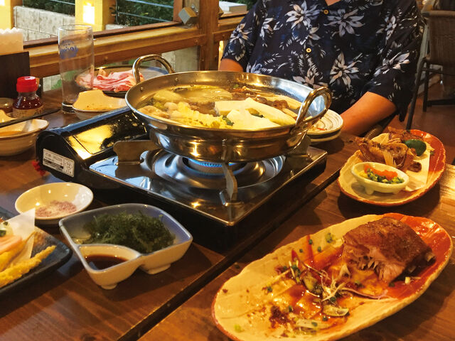 やわらかで甘いあぐー豚のしゃぶしゃぶとソーキの一本揚げ_北谷殿内 ちゃたんどぅんち