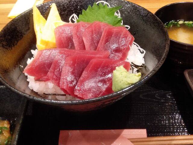 赤身丼・1,750円_天然鮪とお酒 鮪笑 ゆうしょう
