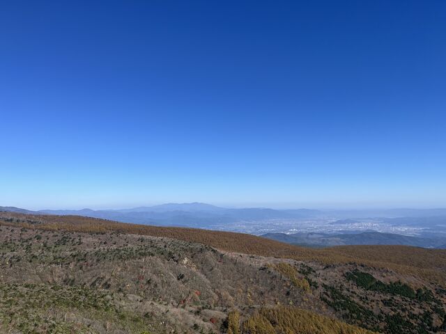 地平線上の中央部分に蔵王_あだたら山ロープウェイ