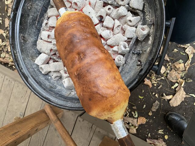 生地をつけては焼いての繰り返し。美味しいバームクーヘンの出来上がり。テンション上がります。_YOSSY BASE(ヨッシーベース)