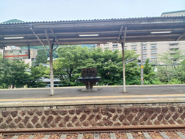 2番線ホームにある下呂駅 温泉塔_下呂駅